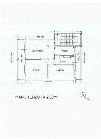 Trilocale con doppio balcone, ristrutturato e arredato - Foto 7