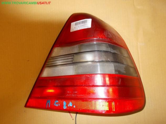 BASE FANALE POST.D.(portalam.) ROSSO / FUME / ROSSO MERCEDES Classe C (W202/S202) MERCEDES - Classe C - 01-06-1993 - 01-04-2000