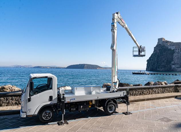Isuzu M21 M21 Allestito con Piattaforma Aerea Cela DT Truck 25 - Foto 3