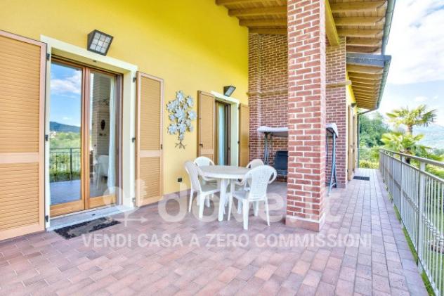 Villa di 359 m² con 5 locali e box auto doppio in vendita a Brezzo di Bedero