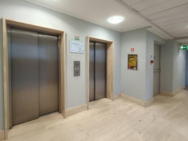 Immobile di 279 m² con più di 5 locali in affitto a Sesto San Giovanni - Foto 10