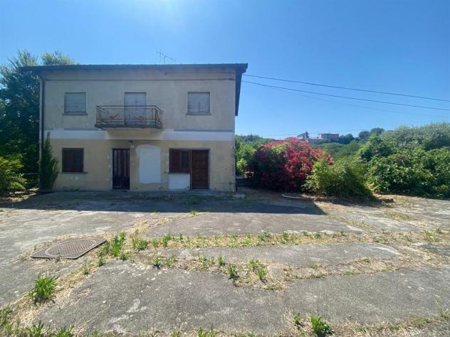 CASA INDIPENDENTE CON TERRENO MQ 800