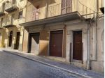 Centro Storico di fronte collegio dei Filippini,locale commerciale con due  &hellip;