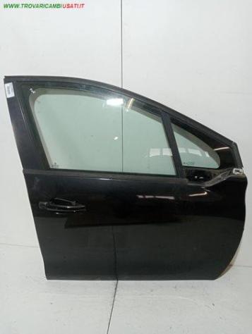 PORTA ANT. DX NERA CON AL / SE / MANIGLIA 999-U1559955 Carrozzeria  Lamierati esterni  Porte  Porta ant. dx. PEUGEOT - 208 - 01-04-2015 - 31-12-2019,