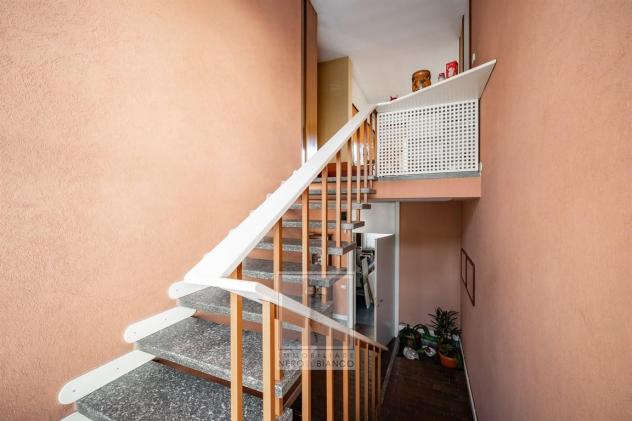 VILLA BIFAMILIARE CON PARCO DI 770 MQ IN CENTRO CALOLZIO - Foto 7