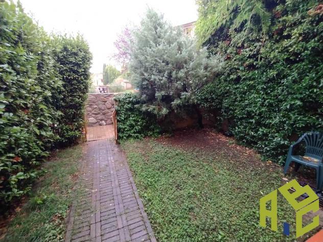 Pomaia - Rif. R1484. In campagna, a 1 km c.ca dal centro abitato di Pomaia e adiacente l'istituto Lama Tzong Khapa. Appartamento con ingresso indipend - Foto 2