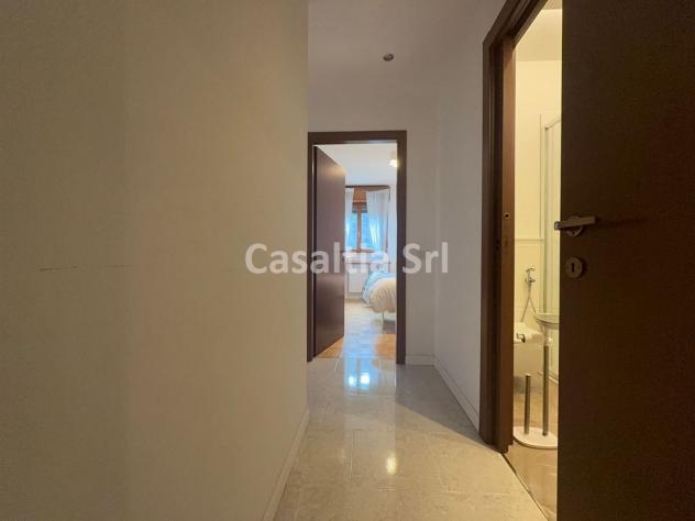 Ampio trilocale con balcone, box e doppi servizi - Foto 12