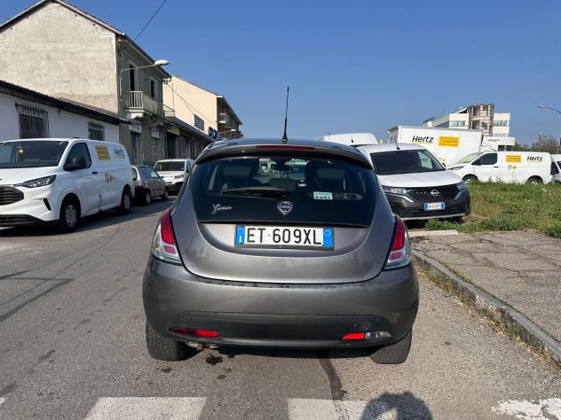 Lancia Ypsilon 1.2 69 CV 5 porte S&S Silver GPL - Foto 6