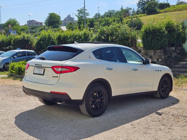 MASERATI LEVANTE V6 DIESEL 250CV Q4 GARANZ 12 MESI FINANZ - Foto 9