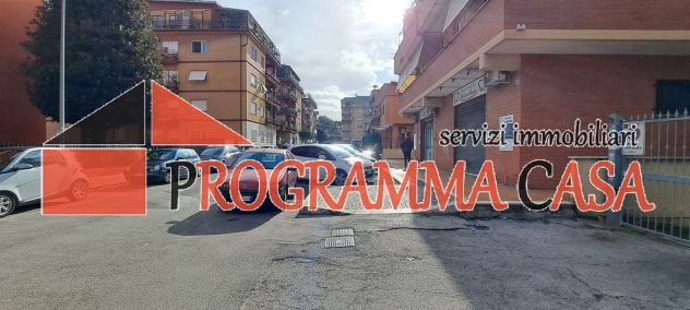 POMEZiA CENTRO BOX 30 MQ ENTRATA PEDONALE VIA ROMA - Foto 9
