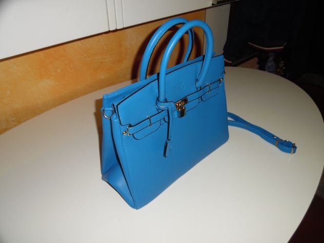 UNA BORSA NUOVA GRANDE DA DONNA CON TRACOLLA REMOVIBILE E REGOLABILE IN ECO PELL - Foto 2