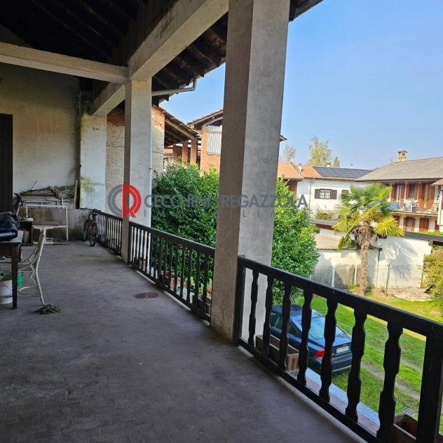 Casale con giardino e terreno in vendita a Cureggio