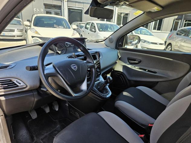 Lancia Ypsilon 1.2 69 cv Silver - Foto 6