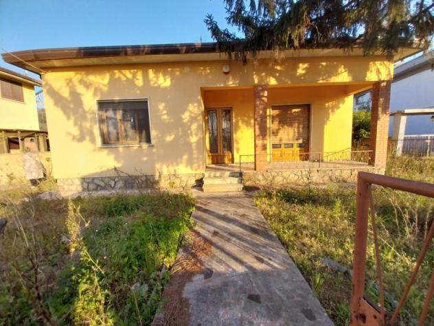 Capezzano Pianore-Casa indipendente con giardino