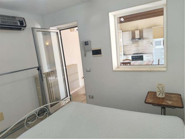 600 compreso spese - BILOCALE CON TERRAZZO A LIVELLO - Foto 5