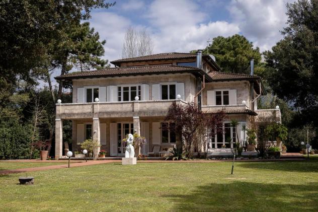 Villa in vendita a Poveromo - Massa 757 mq Rif: 1339966