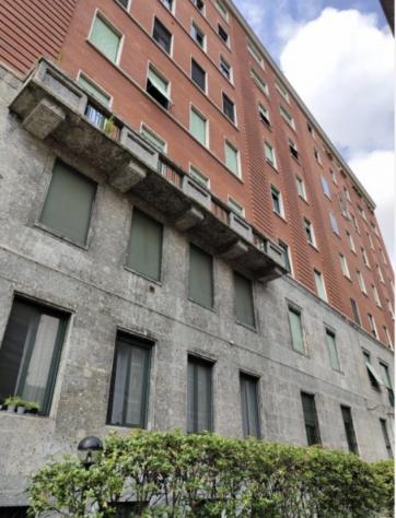 VENDESI, NEL CUORE DEL QUARTIERE NOLO DI MILANO IN VIA VENINI 14 SPLENDIDO BILOCALE DI CIRCA 50 MQ APPENA RISTRUTTURATO E COMPLETAMENTE ARREDATO L' - Foto 2