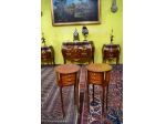 Coppia di tavolini-comodini tondi a tre cassetti stile Luigi XV