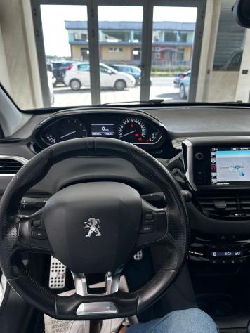 Peugeot 208 PureTech Turbo 110 EAT6 S&S 5 porte GT Line - Foto 9