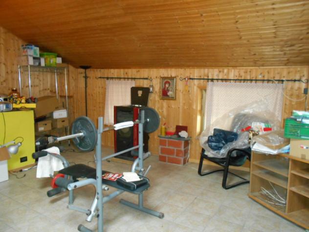Pian terreno con cucina abitabile, disimpegno e bagno
Primo piano con due camere da letto e terrazzo
Piano mansardato con bagno.
Giardino privato, tet - Foto 19