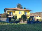 Brebbia - villa di ampia metratura con giardino