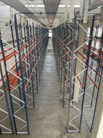 Scaffali metallici modulari