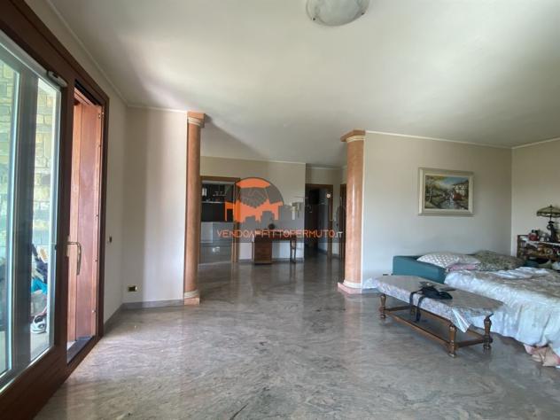 VILLA SINGOLA LIBERA SU QUATTRO LATI - Foto 2