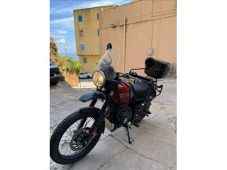 Splendida motocicletta come nuova, km 6300, compresa di bauletto e valigie later
