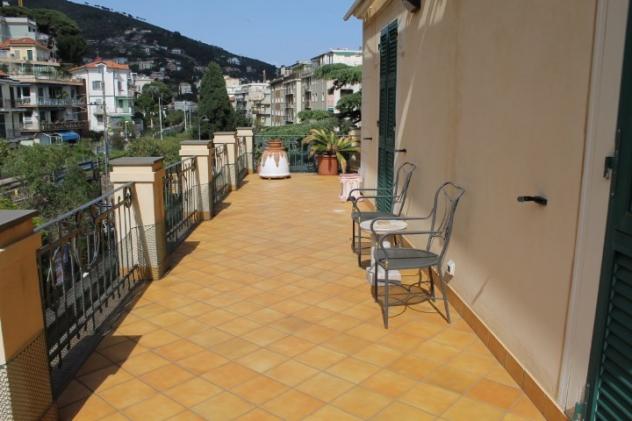 Alassio, Piazza Stalla, Bilocale piano secondo con ascensore, ampio terrazzo, doppio garage, posto auto e cantina - Foto 3