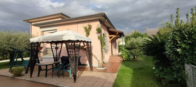 Villa singola con ampio giardino e dependance Lido di Camaiore