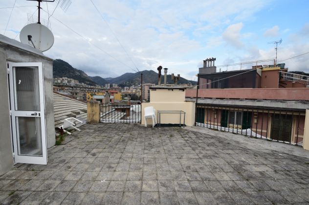 5,5 VANI TERMOAUTONOMO CON TERRAZZO DI 60 MQ POSTO AUTO E MOTO CONDOMINIALE - Foto 9