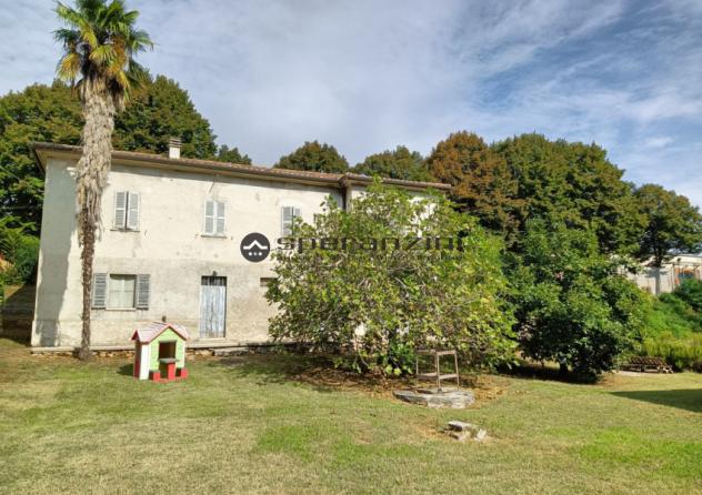 Fossombrone splendida casa completamente indipendente con vista panoramica sul colle dei cappuccini e le colline circostanti. situata a ridosso della
