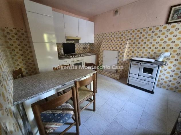 CASA SINGOLA CON DUE APPARTAMENTI, AMPIO TERRENO E VISTA PANORAMICA - Foto 8