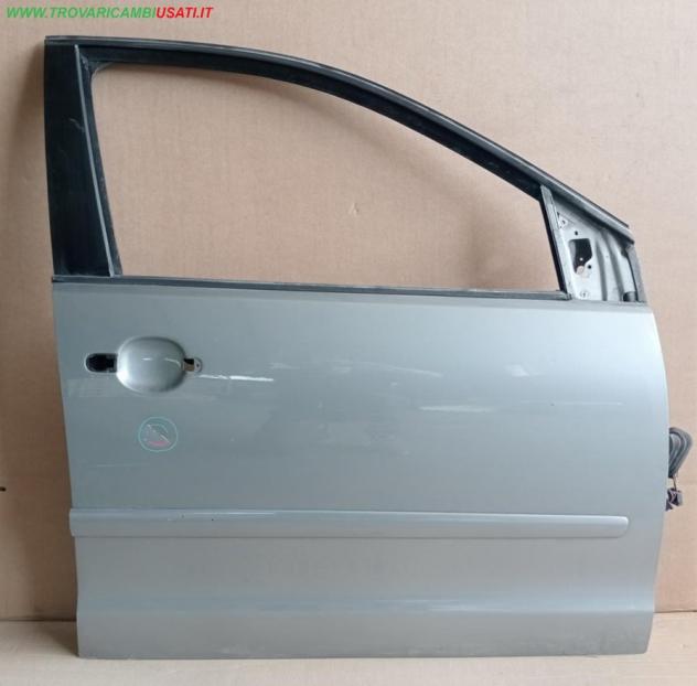 PORTA ANT.D. ARGENTO (No Alz. No Serr.) Segno Centrale  Carrozzeria  Lamierati esterni  Porte  Porta ant. dx. VOLKSWAGEN - POLO - 01-05-2005 - 01-08-2