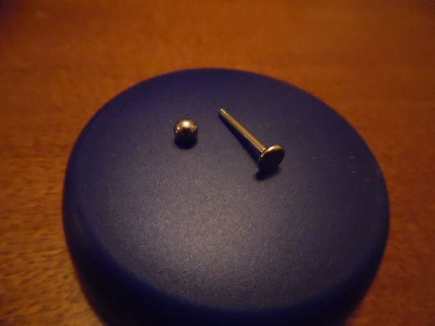 UN PIERCING NUOVO IN ACCIAIO CHIRURGICO PER LABBRO BOCCA AI LATI O AL CENTRO:1.6 - Foto 6
