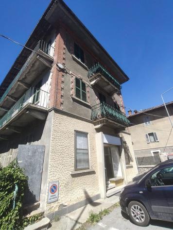 Oulx Centrale Operazione immobiliare da ristrutturare con la possibilità di trasformarlo in un'immobile da Reddito