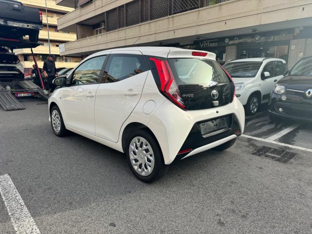 Toyota Aygo Connect 1.0 VVT-i 72 CV 5 porte x-play MMT led navi kamera - Foto 4