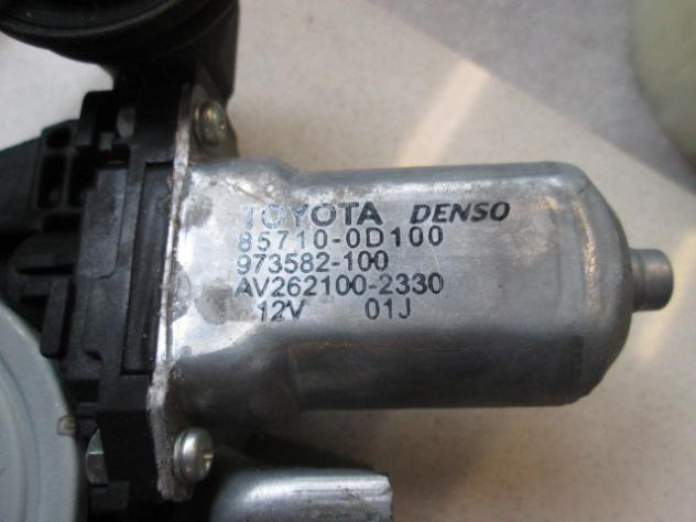 262100-2330 MOTORINO E MECCANISMO ALZA-VETRO ALZA-CRISTALLO PORTA ANTERIORE DESTRA TOYOTA AURIS 2.0 D 93KW 6M 5P (2007) RICAMBIO USATO 85710-0D100 973 - Foto 2