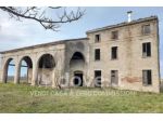 Rustico / Casale di 250 m² con più di 5 locali in vendita a Novi di Modena