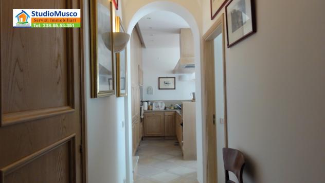 Studio Musco vende a Capri, via Dalmazio Birago, interessante appartamento, al secondo ed ultimo piano. L' appartamento è di circa 100mq coperti e ci - Foto 3