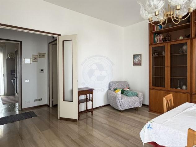 Ampio trilocale all’ottavo piano con tripla esposizione - Foto 4