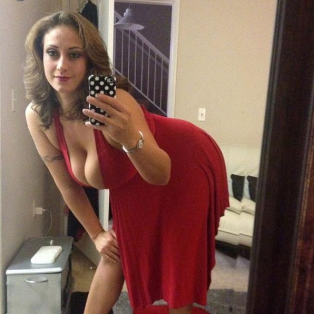 Monica, signora esibizionista cerca uomo forte Tel: