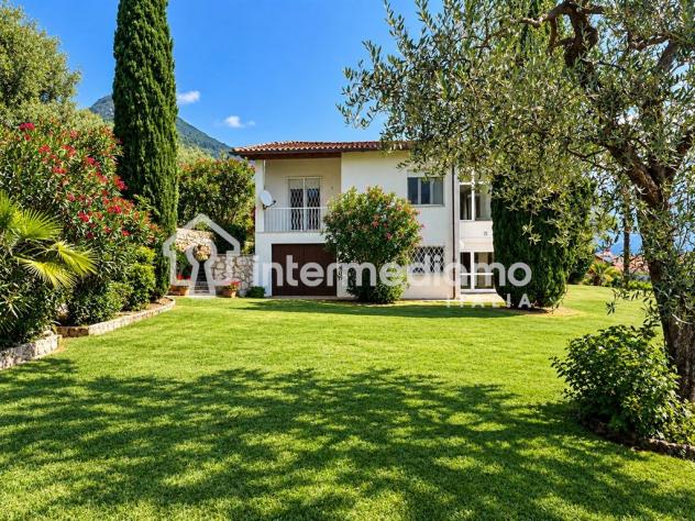 UNA FINESTRA SUL GARDA, IMMERSA NEL VERDE - Foto 16