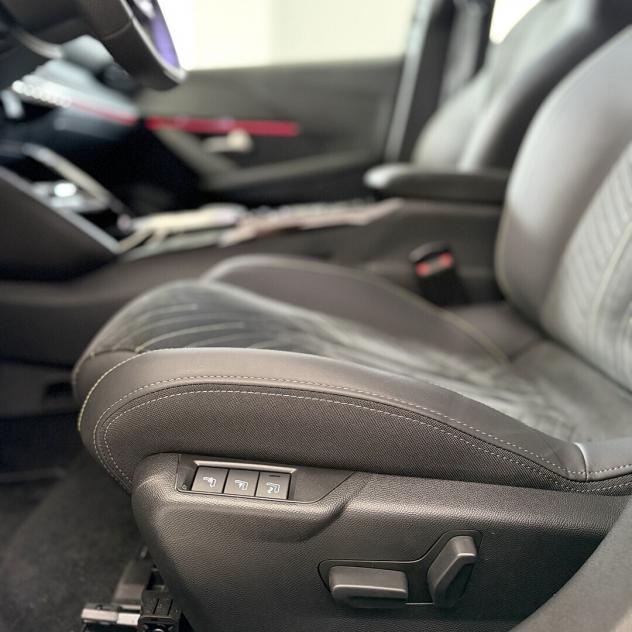 Peugeot 208 Hybrid 145 e-DCS6 GT con sedili elettrici - Foto 2