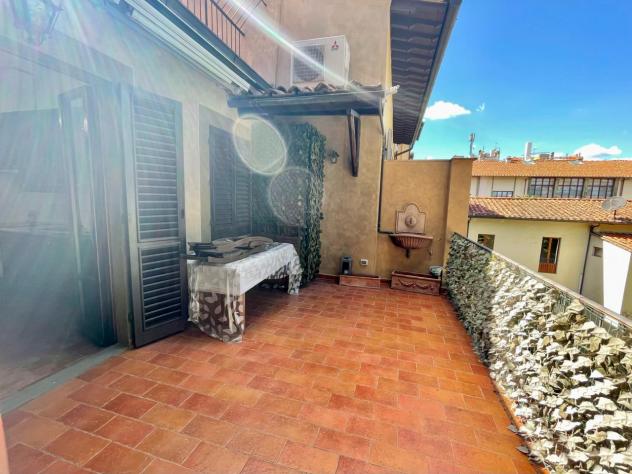 Appartamento arredato composto da soggiorno con angolo cottura, camera matrimoniale e camera singola, due bagni e grande terrazzo, il tutto completame - Foto 4