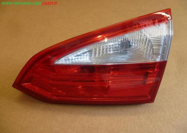 FANALE POST. PARTE INT. D. FORD FOCUS (CB8) Parti elettriche Fanaleria Fanali Fanale post. sx. FORD - FOCUS - 01-04-2011 - 01-11-2014