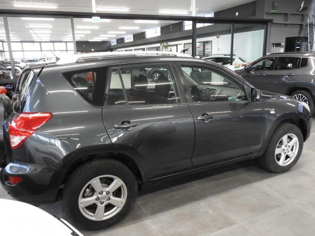TOYOTA - RAV4 - 2.2 D-4D 136CV Sol - Foto 6