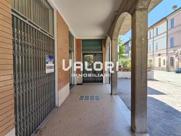AMPIO LOCALE COMMERCIALE/ARTIGIANALE CON INGRESSO INDIPENDENTE E PARCHEGGI PRIVATI - Foto 7