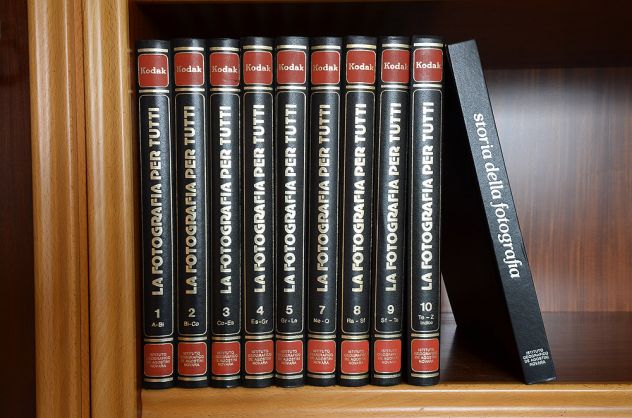 Enciclopedia “La fotografia per tutti” + “Storia della fotografia”.