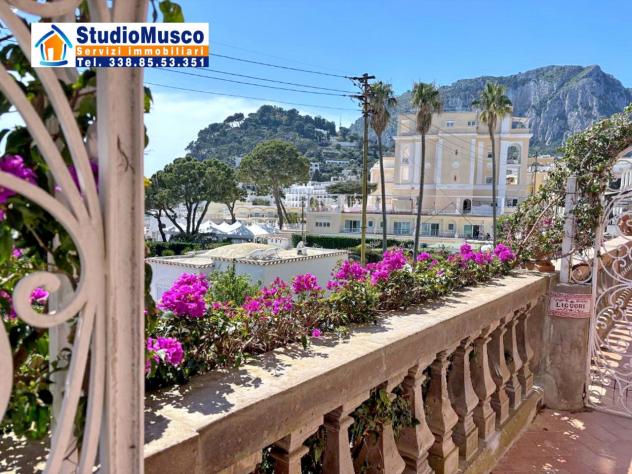 StudioMusco vende a Capri, in via Camerelle, la più prestigiosa strada dello shopping, introvabile appartamento con terrazzo a livello e vista panoram - Foto 12